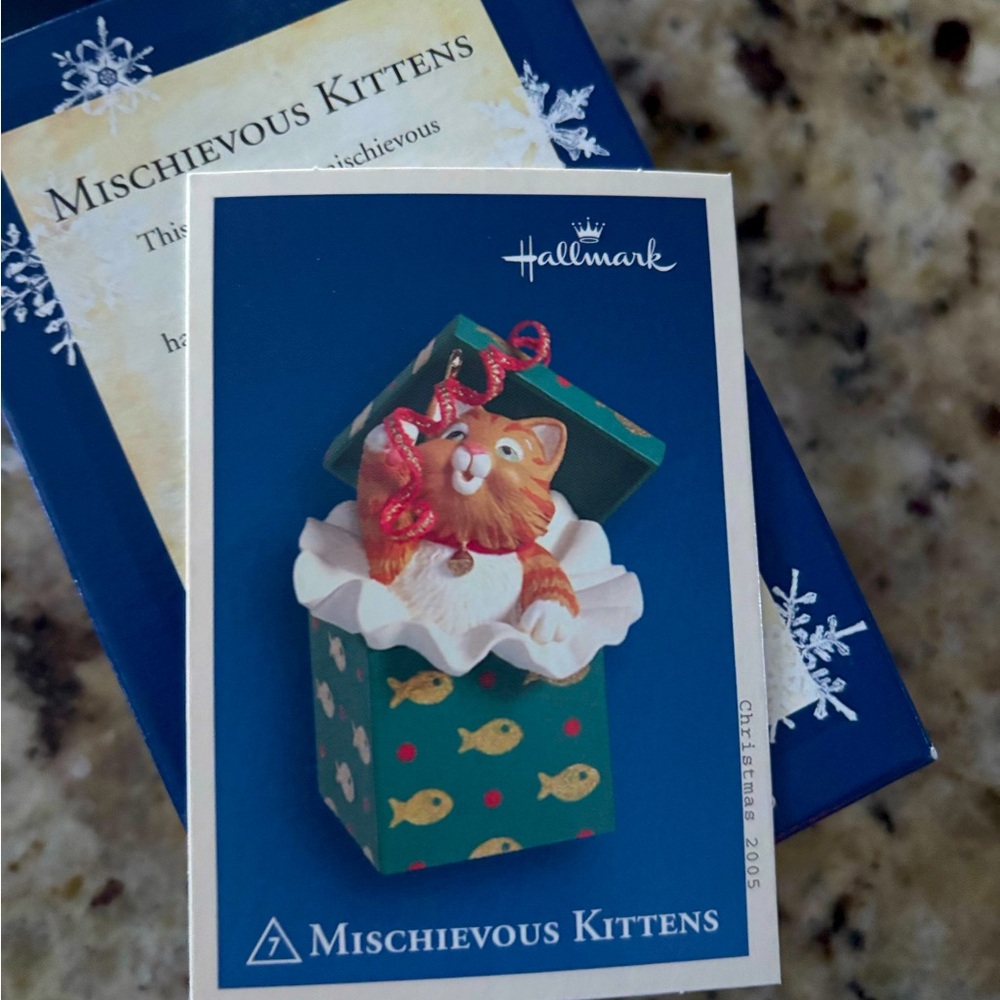 Hallmark keepsake ornament collector series, mischievous‎ kittens.